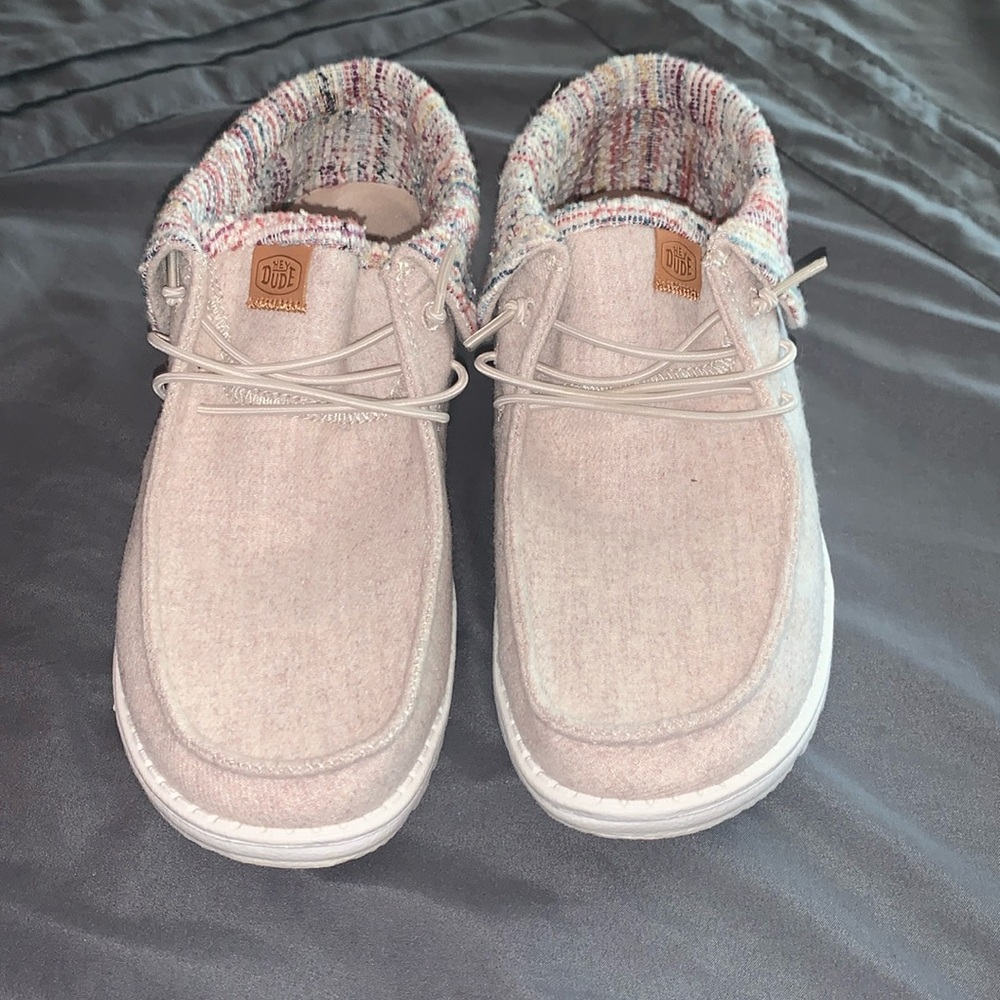 Womens size 8 Heydudes. lightly worn